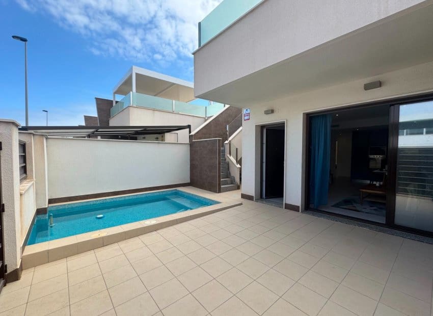 3 soveværelse Byhus til salg i San Pedro del Pinatar med swimmingpool - € 299.000 (Ref: 9800750)