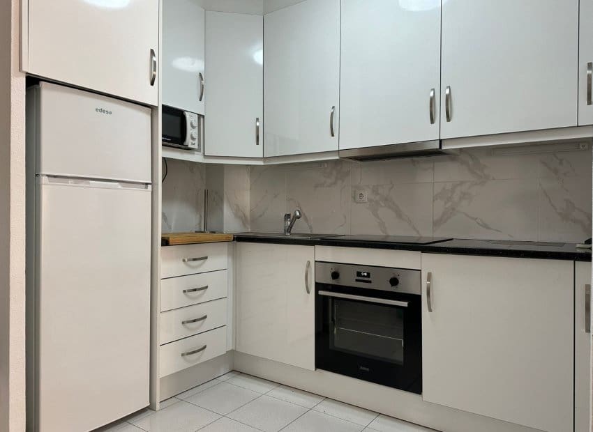 2 Zimmer Apartment zu verkaufen in Torrevieja mit Pool - 135.000 € (Ref: 9802968)