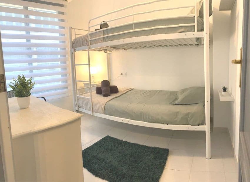 2 Zimmer Apartment zu verkaufen in Torrevieja mit Pool - 135.000 € (Ref: 9802968)