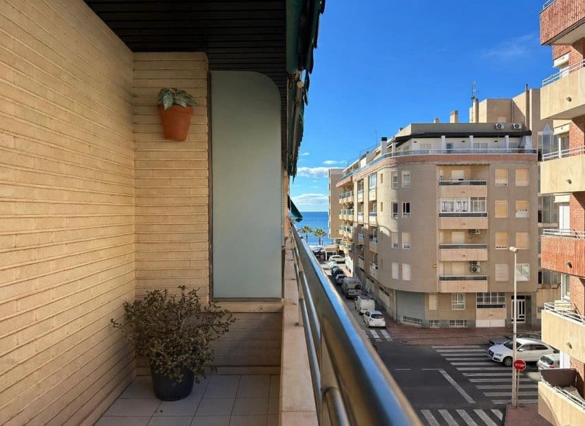 2 Zimmer Apartment zu verkaufen in Torrevieja mit Pool - 135.000 € (Ref: 9802968)