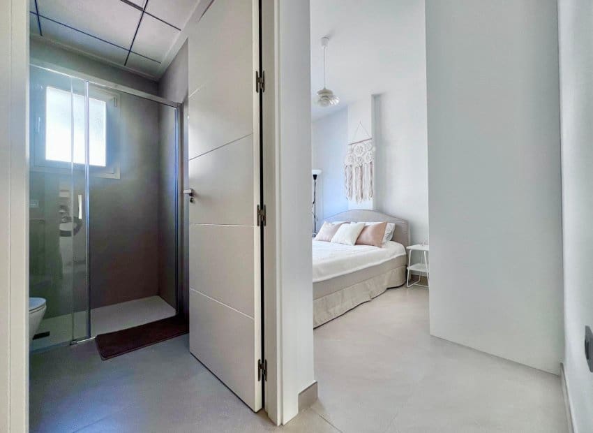 2 slaapkamer Appartement te koop in Torrevieja met zwembad - € 239.000 (Ref: 9802969)