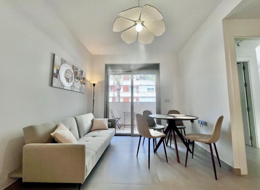 2 slaapkamer Appartement te koop in Torrevieja met zwembad - € 239.000 (Ref: 9802969)