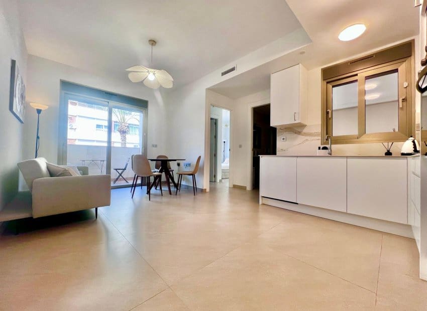 2 slaapkamer Appartement te koop in Torrevieja met zwembad - € 239.000 (Ref: 9802969)