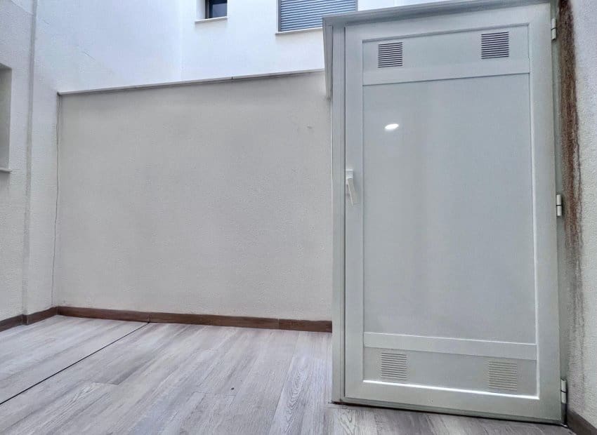 2 slaapkamer Appartement te koop in Torrevieja met zwembad - € 239.000 (Ref: 9802969)