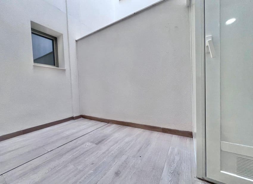 2 slaapkamer Appartement te koop in Torrevieja met zwembad - € 239.000 (Ref: 9802969)