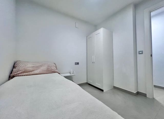 2 slaapkamer Appartement te koop in Puerto Deportivo, Torrevieja met zwembad - € 239.000 (Ref: 9802969)