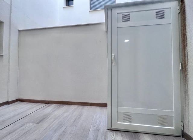 2 slaapkamer Appartement te koop in Puerto Deportivo, Torrevieja met zwembad - € 239.000 (Ref: 9802969)