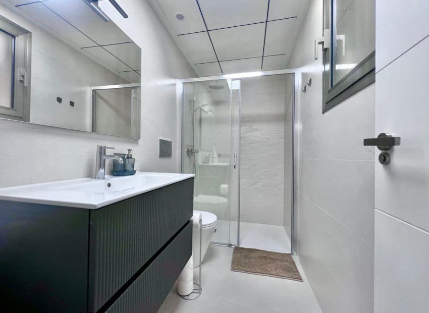 2 slaapkamer Appartement te koop in Torrevieja met zwembad - € 239.000 (Ref: 9802969)