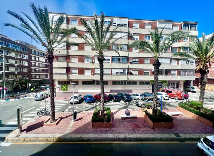2 slaapkamer Appartement te koop in Torrevieja met zwembad - € 239.000 (Ref: 9802969)