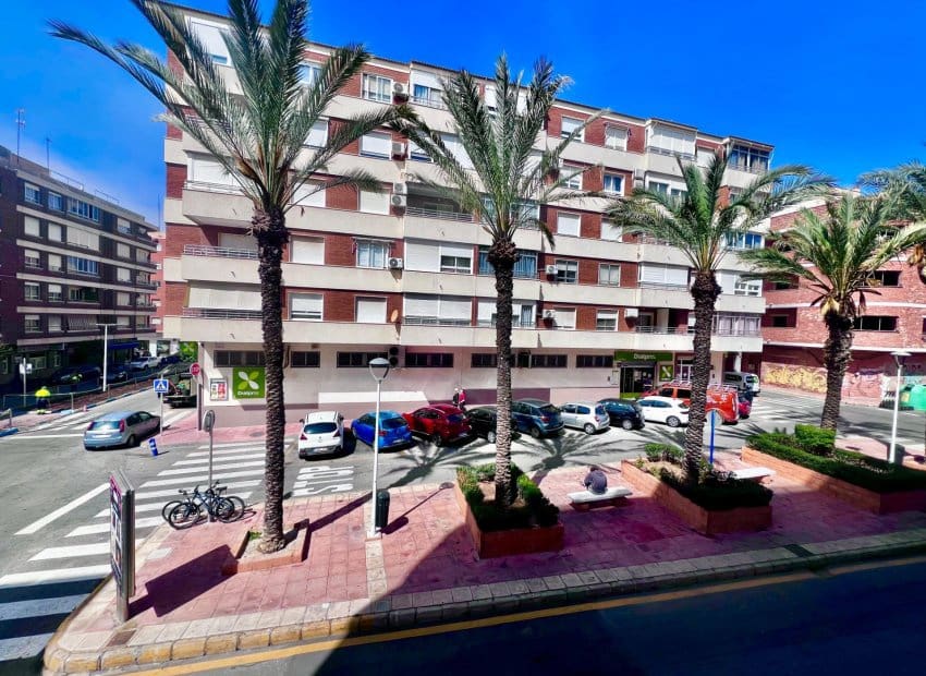 2 slaapkamer Appartement te koop in Torrevieja met zwembad - € 239.000 (Ref: 9802969)