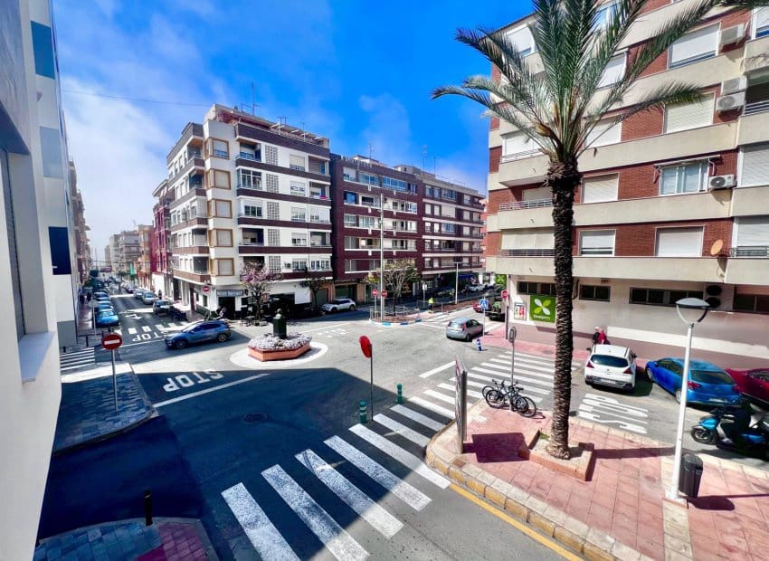 2 slaapkamer Appartement te koop in Torrevieja met zwembad - € 239.000 (Ref: 9802969)