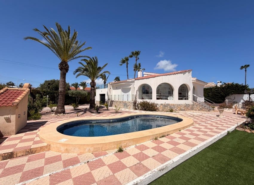 3 makuuhuone Huvila myytävänä paikassa Dona Pepa mukana uima-altaan - 475 000 € (Ref: 9804866)