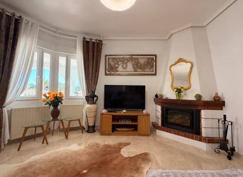 3 makuuhuone Huvila myytävänä paikassa Dona Pepa mukana uima-altaan - 475 000 € (Ref: 9804866)