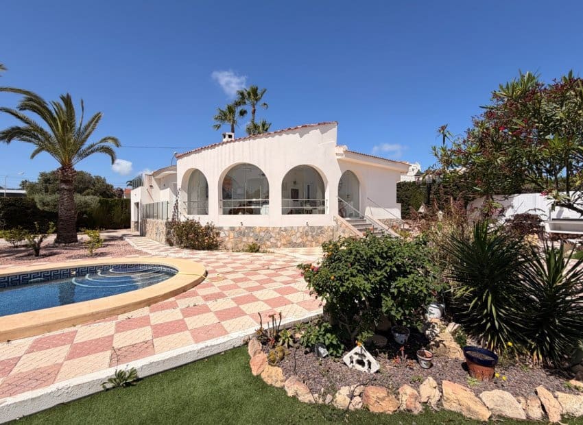 3 makuuhuone Huvila myytävänä paikassa Dona Pepa mukana uima-altaan - 475 000 € (Ref: 9804866)