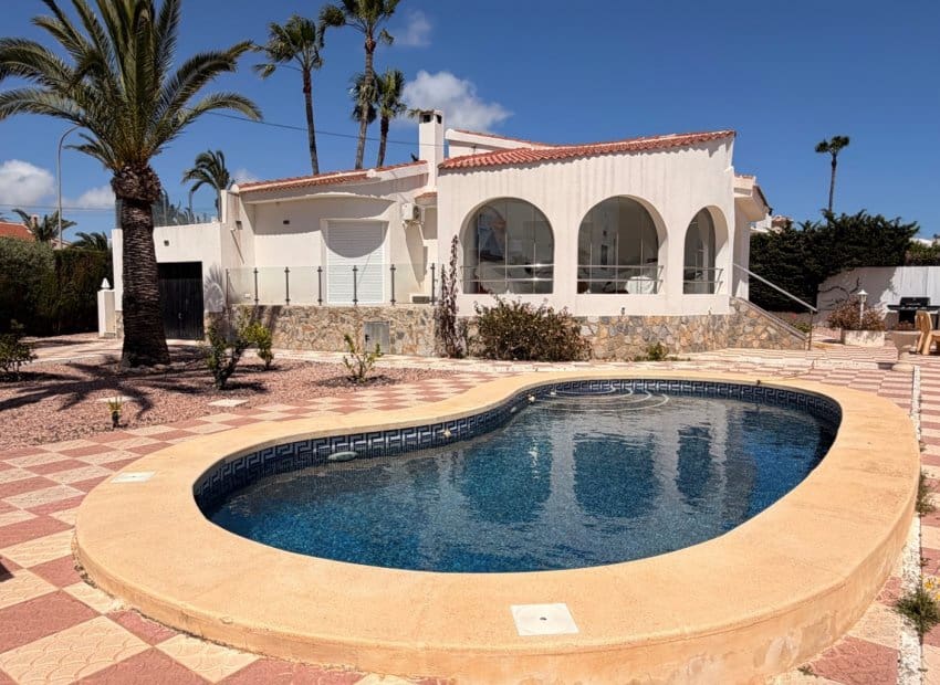 3 makuuhuone Huvila myytävänä paikassa Dona Pepa mukana uima-altaan - 475 000 € (Ref: 9804866)