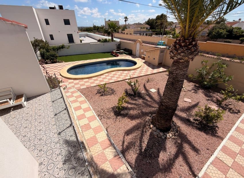 3 makuuhuone Huvila myytävänä paikassa Dona Pepa mukana uima-altaan - 475 000 € (Ref: 9804866)