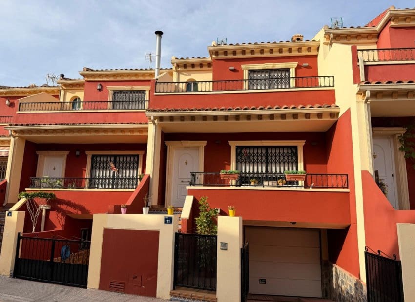 3 bedroom Townhouse for sale in Catral with pool - € 215,000 (Ref: 9804867)