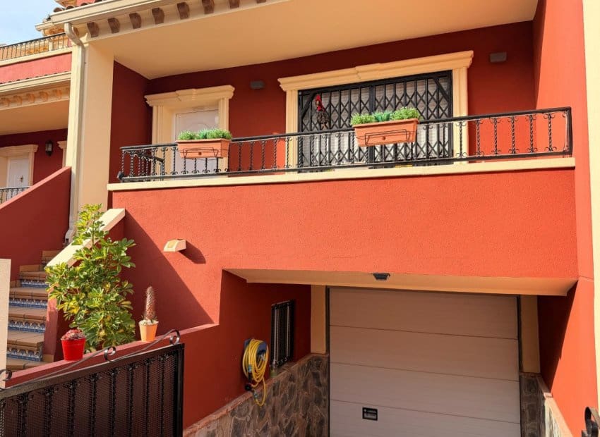 3 bedroom Townhouse for sale in Catral with pool - € 215,000 (Ref: 9804867)