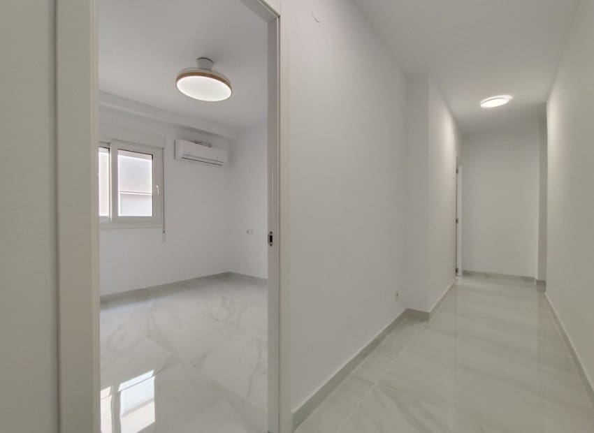 Apartamento de 3 habitaciones en Torrevieja en venta - 198.000 € (Ref: 9809429)