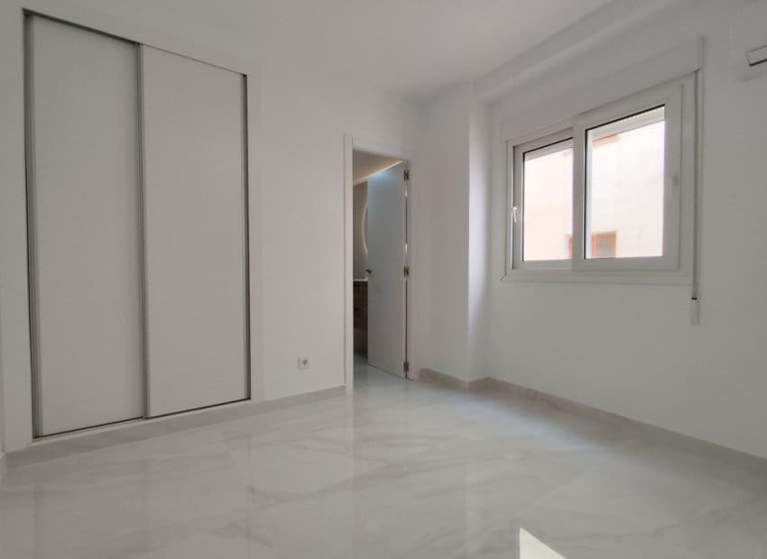 Apartamento de 3 habitaciones en Torrevieja en venta - 198.000 € (Ref: 9809429)