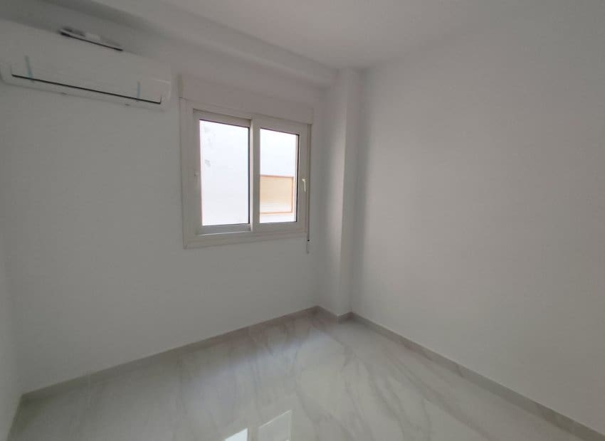 Apartamento de 3 habitaciones en Torrevieja en venta - 198.000 € (Ref: 9809429)