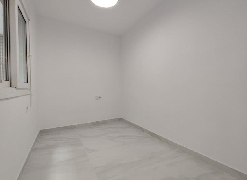 Apartamento de 3 habitaciones en Torrevieja en venta - 198.000 € (Ref: 9809429)