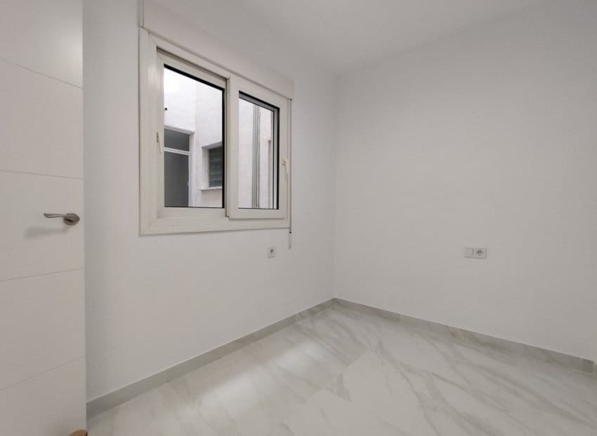 Apartamento de 3 habitaciones en Torrevieja en venta - 198.000 € (Ref: 9809429)