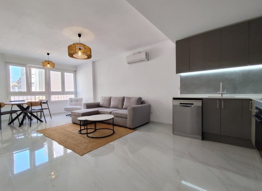 Apartamento de 3 habitaciones en Torrevieja en venta - 198.000 € (Ref: 9809429)