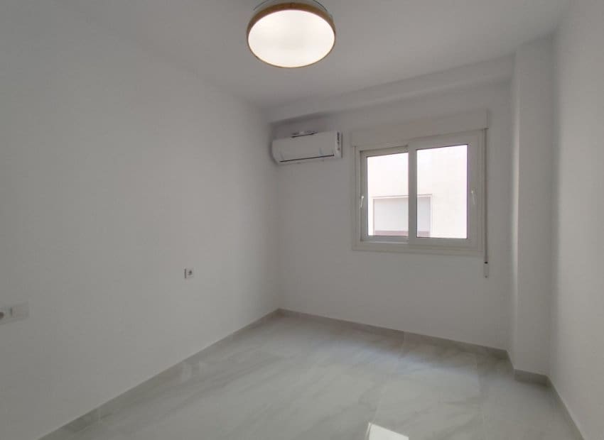 Apartamento de 3 habitaciones en Torrevieja en venta - 198.000 € (Ref: 9809429)