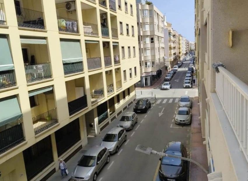 Apartamento de 3 habitaciones en Torrevieja en venta - 198.000 € (Ref: 9809429)