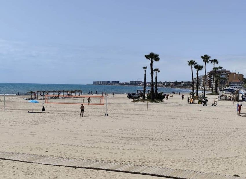 Apartamento de 3 habitaciones en Torrevieja en venta - 198.000 € (Ref: 9809429)