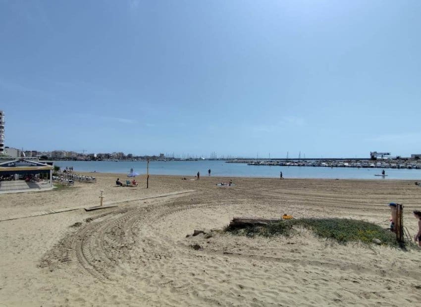 Apartamento de 3 habitaciones en Torrevieja en venta - 198.000 € (Ref: 9809429)
