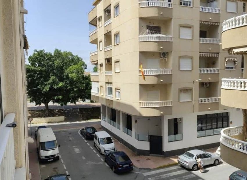 Apartamento de 3 habitaciones en Torrevieja en venta - 198.000 € (Ref: 9809429)