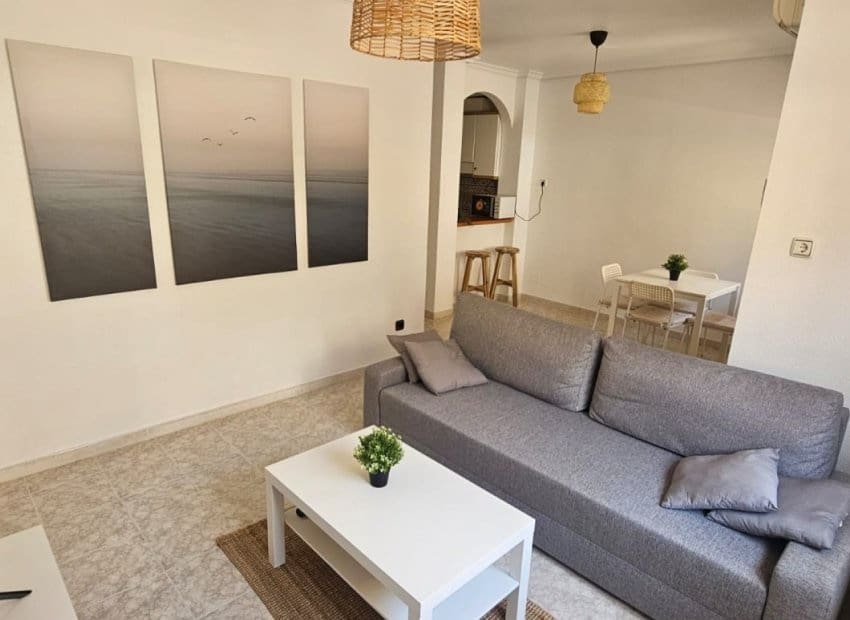 2 makuuhuone Huoneisto myytävänä paikassa Playa Flamenca mukana uima-altaan - 185 000 € (Ref: 9809438)