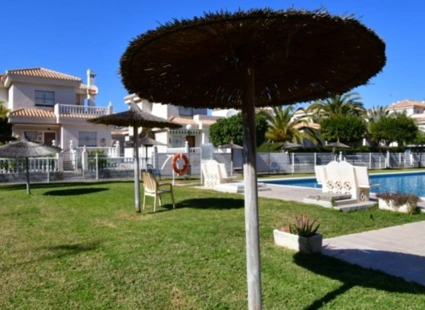 2 makuuhuone Huoneisto myytävänä paikassa Playa Flamenca mukana uima-altaan - 185 000 € (Ref: 9809438)