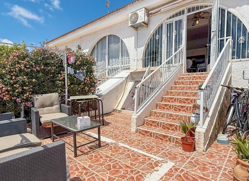 2 soveværelse Byhus til salg i Ciudad Quesada med swimmingpool - € 149.000 (Ref: 9809439)