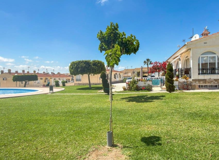 2 soveværelse Byhus til salg i Ciudad Quesada med swimmingpool - € 149.000 (Ref: 9809439)