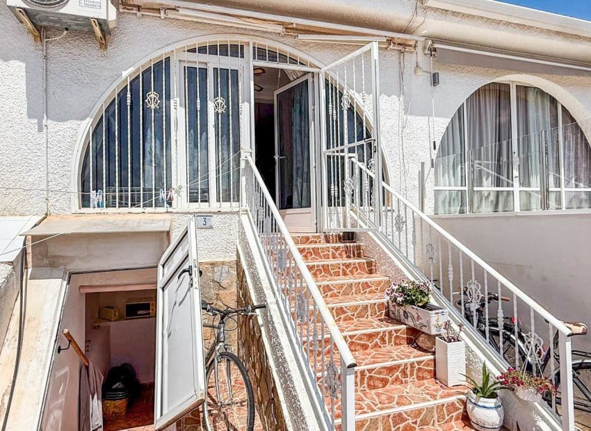 2 soveværelse Byhus til salg i Ciudad Quesada med swimmingpool - € 149.000 (Ref: 9809439)