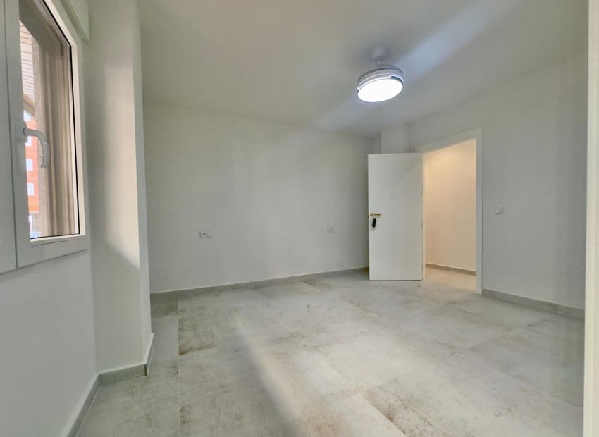 3 quarto Apartamento para venda em Torrevieja - 249 900 € (Ref: 9809442)