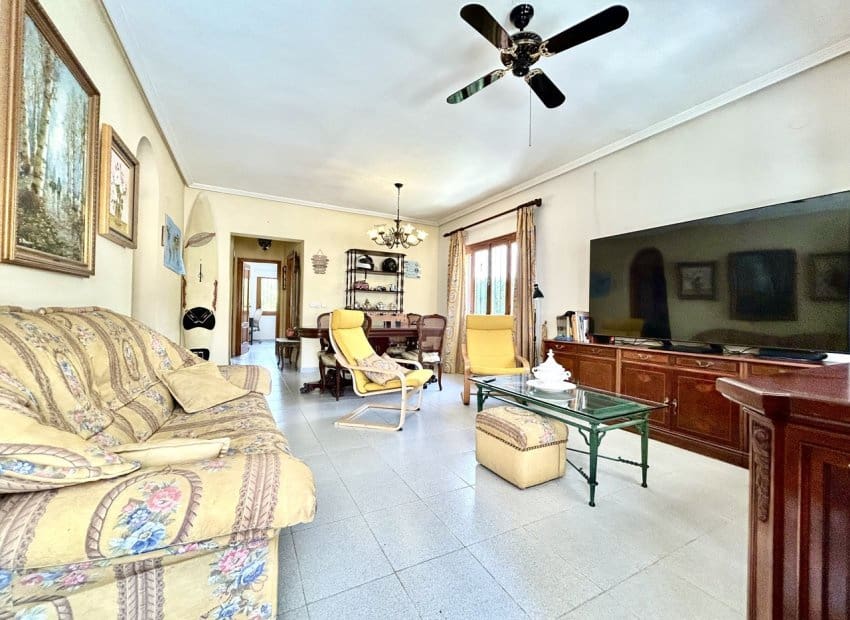 3 slaapkamer Villa te koop in La Zenia met zwembad - € 630.000 (Ref: 9809840)