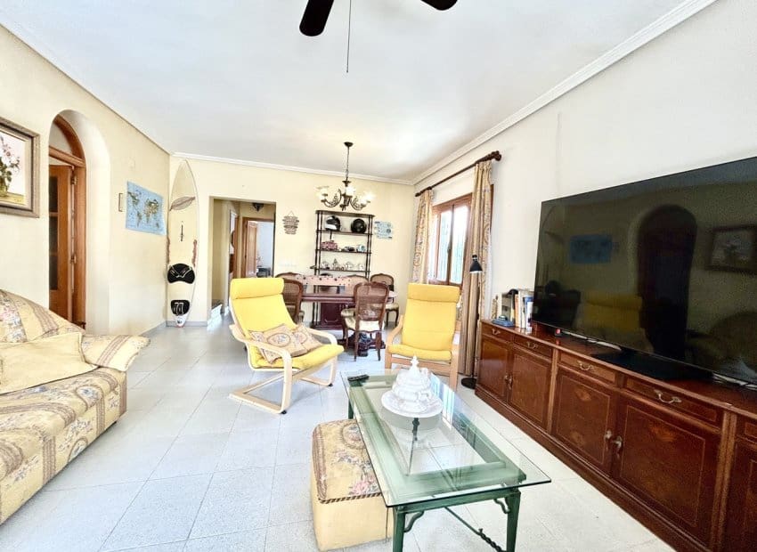 3 slaapkamer Villa te koop in La Zenia met zwembad - € 630.000 (Ref: 9809840)