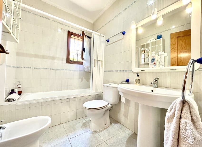 3 slaapkamer Villa te koop in La Zenia met zwembad - € 630.000 (Ref: 9809840)