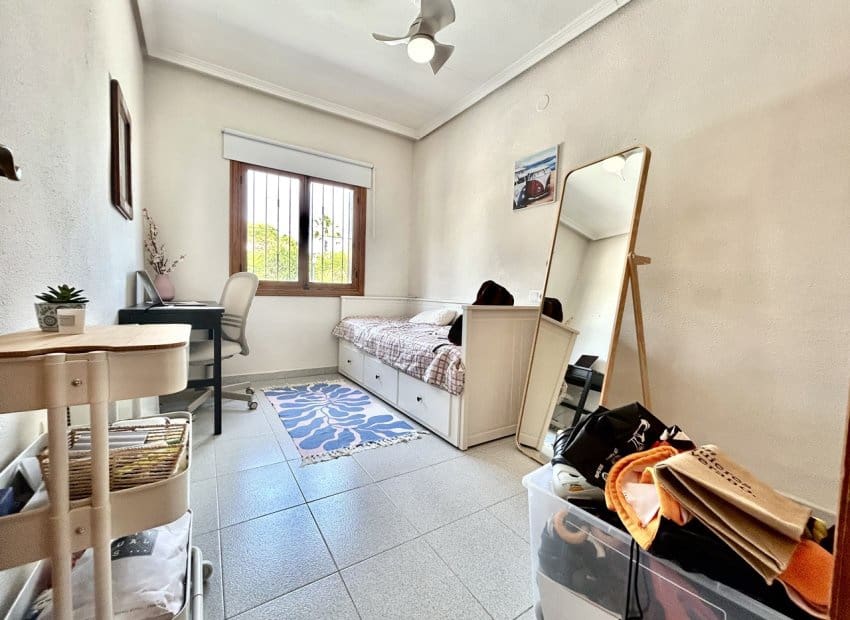 3 slaapkamer Villa te koop in La Zenia met zwembad - € 630.000 (Ref: 9809840)