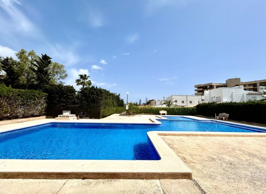 3 slaapkamer Villa te koop in La Zenia met zwembad - € 630.000 (Ref: 9809840)