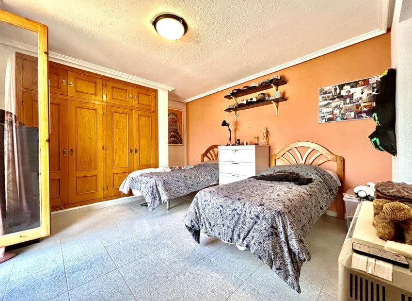 3 slaapkamer Villa te koop in La Zenia met zwembad - € 630.000 (Ref: 9809840)