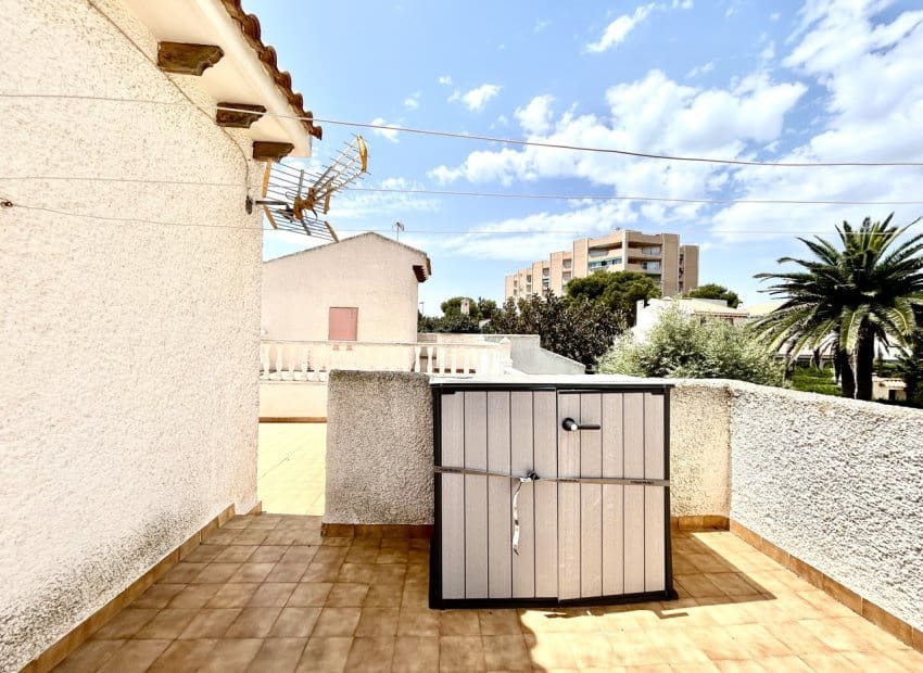 3 slaapkamer Villa te koop in La Zenia met zwembad - € 630.000 (Ref: 9809840)