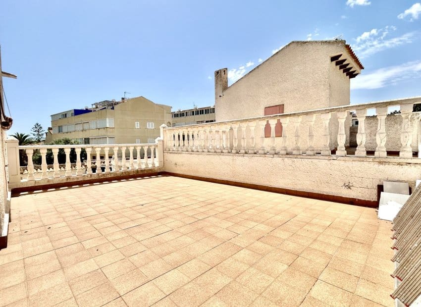 3 slaapkamer Villa te koop in La Zenia met zwembad - € 630.000 (Ref: 9809840)