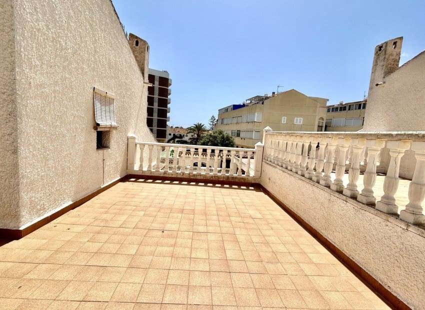 3 slaapkamer Villa te koop in La Zenia met zwembad - € 630.000 (Ref: 9809840)