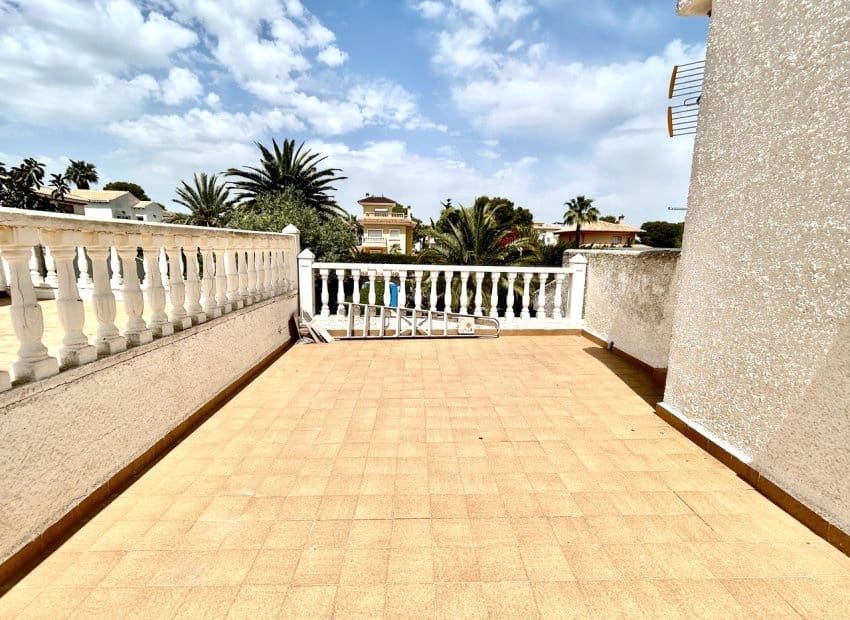 3 slaapkamer Villa te koop in La Zenia met zwembad - € 630.000 (Ref: 9809840)