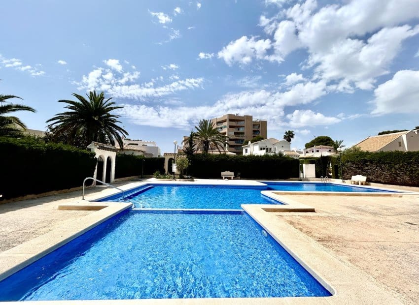 3 slaapkamer Villa te koop in La Zenia met zwembad - € 630.000 (Ref: 9809840)